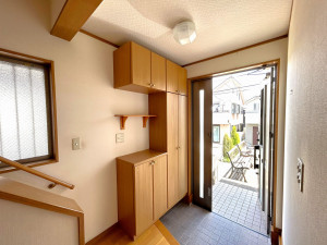 白根8丁目中古一戸建て玄関